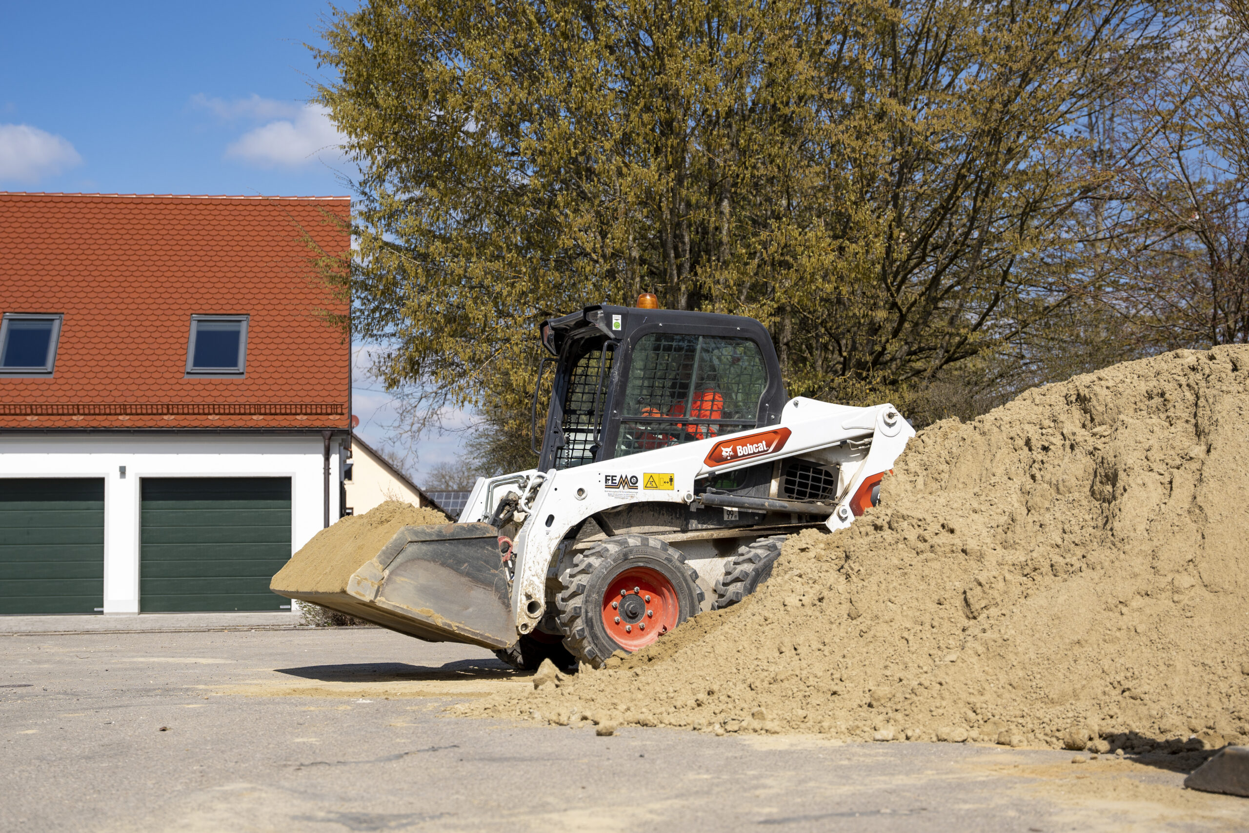 Mehr über den Artikel erfahren WERKSTATTMITARBEITER – SCHWERPUNKT ARBEITSMASCHINEN (M/W/D)